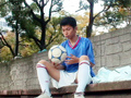 サワヤカサッカー少年野外でムラムラサムネイル画像